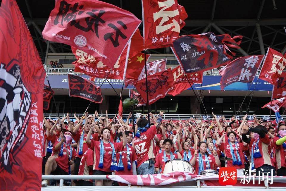 并有一脚击, 高举进攻旗, 对扬州队防