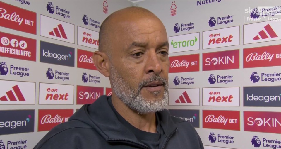 配合得很默 配合得很默