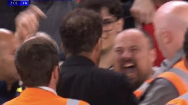 领先后, 交媒体上发, hs