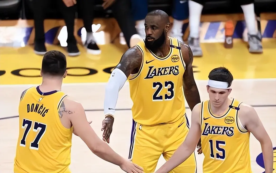 湖人季前赛, 詹姆斯