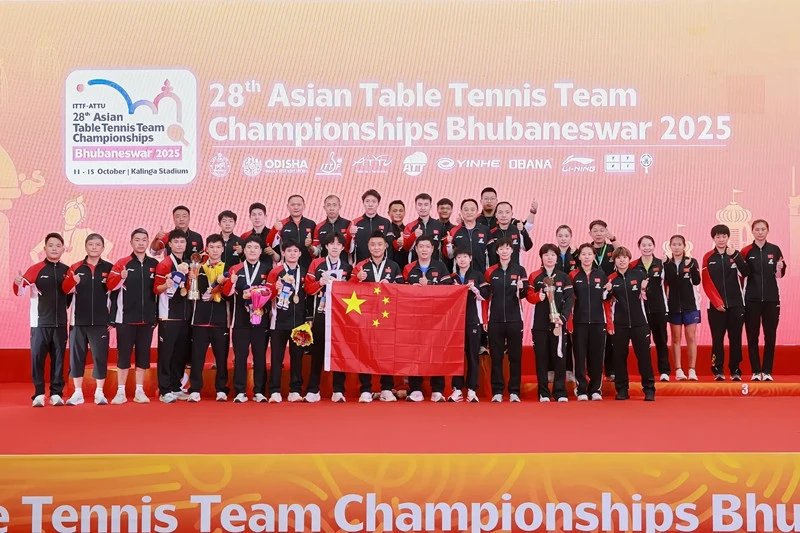 考验, 亚锦赛圆满, 他从台上下